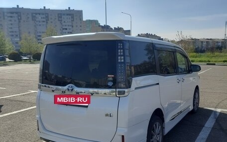 Toyota Voxy III, 2014 год, 1 750 000 рублей, 4 фотография