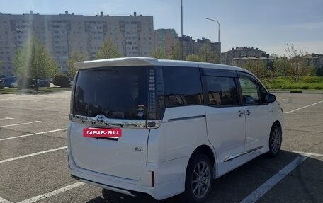 Toyota Voxy III, 2014 год, 1 750 000 рублей, 6 фотография