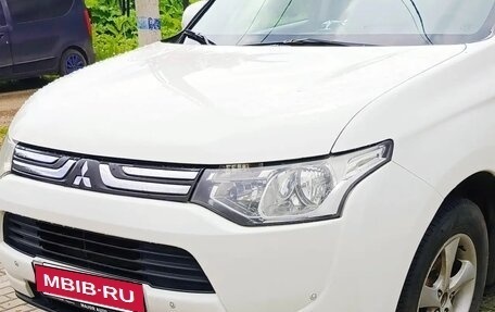 Mitsubishi Outlander III рестайлинг 3, 2013 год, 1 170 000 рублей, 10 фотография