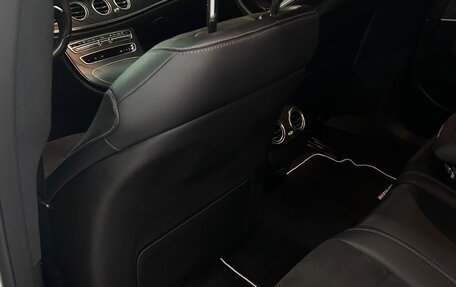 Mercedes-Benz E-Класс, 2021 год, 4 600 000 рублей, 20 фотография
