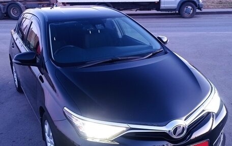 Toyota Auris II, 2015 год, 1 400 000 рублей, 3 фотография