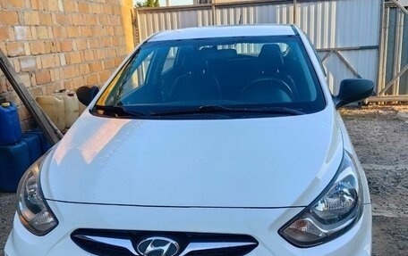 Hyundai Solaris II рестайлинг, 2012 год, 700 000 рублей, 1 фотография
