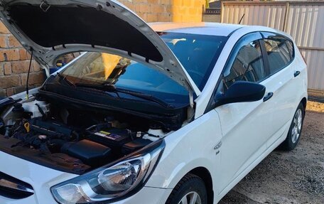 Hyundai Solaris II рестайлинг, 2012 год, 700 000 рублей, 4 фотография