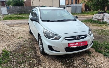 Hyundai Solaris II рестайлинг, 2012 год, 700 000 рублей, 3 фотография