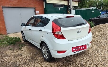 Hyundai Solaris II рестайлинг, 2012 год, 700 000 рублей, 2 фотография