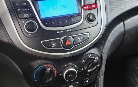 Hyundai Solaris II рестайлинг, 2012 год, 700 000 рублей, 6 фотография