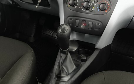 Renault Logan II, 2015 год, 850 000 рублей, 7 фотография
