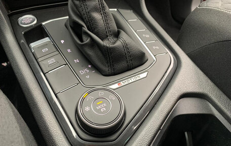 Volkswagen Tiguan II, 2018 год, 3 200 000 рублей, 12 фотография