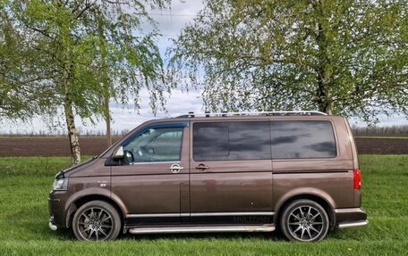 Volkswagen Multivan T5, 2015 год, 2 650 000 рублей, 2 фотография
