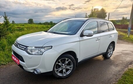 Mitsubishi Outlander III рестайлинг 3, 2013 год, 1 200 000 рублей, 1 фотография