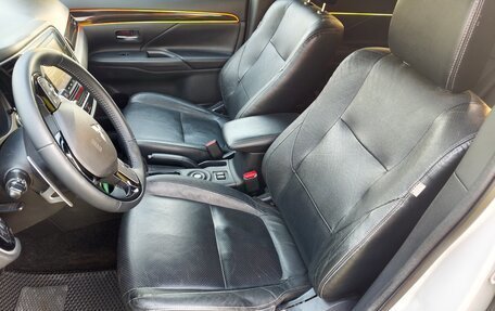 Mitsubishi Outlander III рестайлинг 3, 2013 год, 1 200 000 рублей, 8 фотография