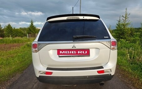 Mitsubishi Outlander III рестайлинг 3, 2013 год, 1 200 000 рублей, 4 фотография