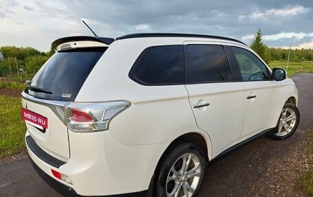 Mitsubishi Outlander III рестайлинг 3, 2013 год, 1 200 000 рублей, 5 фотография