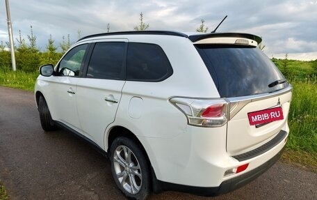Mitsubishi Outlander III рестайлинг 3, 2013 год, 1 200 000 рублей, 3 фотография