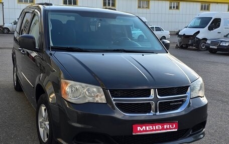 Dodge Caravan V, 2011 год, 1 590 000 рублей, 1 фотография