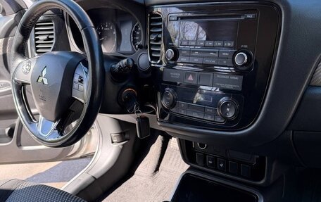 Mitsubishi Outlander III рестайлинг 3, 2018 год, 1 700 000 рублей, 9 фотография