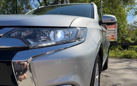 Mitsubishi Outlander III рестайлинг 3, 2018 год, 1 700 000 рублей, 2 фотография