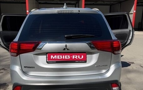 Mitsubishi Outlander III рестайлинг 3, 2018 год, 1 700 000 рублей, 7 фотография