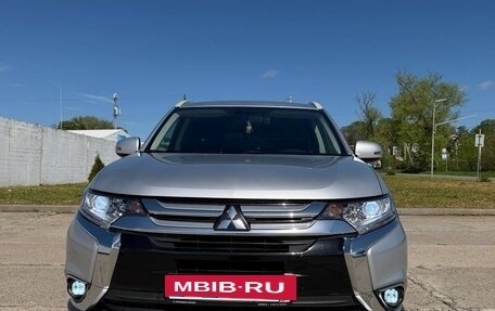 Mitsubishi Outlander III рестайлинг 3, 2018 год, 1 700 000 рублей, 12 фотография