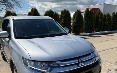 Mitsubishi Outlander III рестайлинг 3, 2018 год, 1 700 000 рублей, 6 фотография