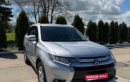 Mitsubishi Outlander III рестайлинг 3, 2018 год, 1 700 000 рублей, 13 фотография