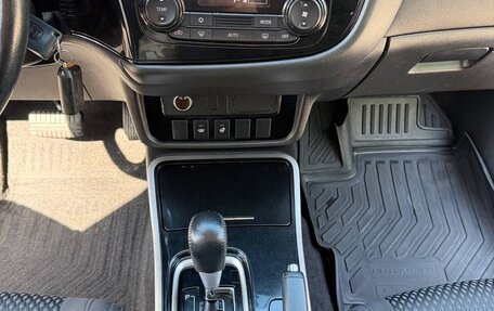 Mitsubishi Outlander III рестайлинг 3, 2018 год, 1 700 000 рублей, 22 фотография