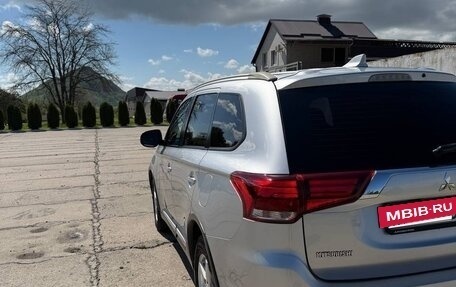 Mitsubishi Outlander III рестайлинг 3, 2018 год, 1 700 000 рублей, 18 фотография