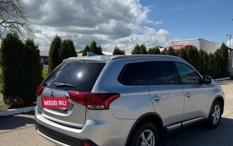 Mitsubishi Outlander III рестайлинг 3, 2018 год, 1 700 000 рублей, 16 фотография