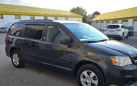 Dodge Caravan V, 2011 год, 1 590 000 рублей, 2 фотография