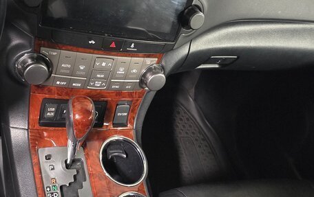 Toyota Highlander III, 2012 год, 1 900 000 рублей, 12 фотография