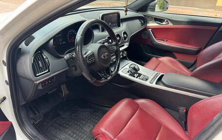 KIA Stinger I, 2018 год, 2 700 000 рублей, 11 фотография