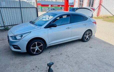 Hyundai Solaris II рестайлинг, 2017 год, 900 000 рублей, 11 фотография
