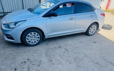 Hyundai Solaris II рестайлинг, 2017 год, 900 000 рублей, 16 фотография