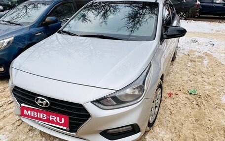 Hyundai Solaris II рестайлинг, 2017 год, 900 000 рублей, 7 фотография