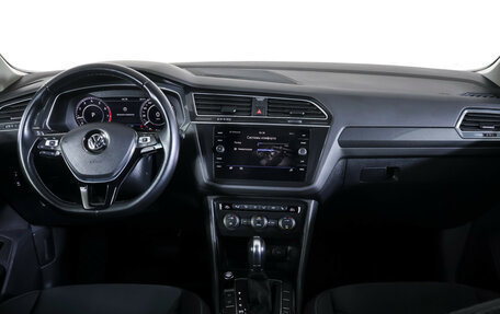 Volkswagen Tiguan II, 2018 год, 3 145 000 рублей, 13 фотография