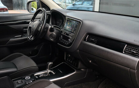 Mitsubishi Outlander III рестайлинг 3, 2019 год, 2 520 000 рублей, 8 фотография