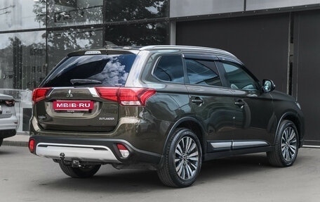 Mitsubishi Outlander III рестайлинг 3, 2019 год, 2 520 000 рублей, 4 фотография