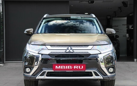 Mitsubishi Outlander III рестайлинг 3, 2019 год, 2 520 000 рублей, 2 фотография