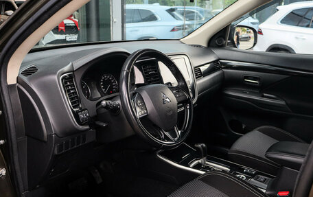 Mitsubishi Outlander III рестайлинг 3, 2019 год, 2 520 000 рублей, 13 фотография