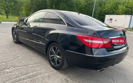 Mercedes-Benz E-Класс, 2010 год, 1 300 000 рублей, 4 фотография