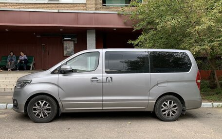 Hyundai H-1 II рестайлинг, 2021 год, 3 900 000 рублей, 2 фотография