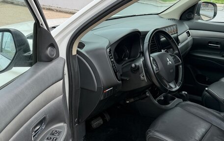 Mitsubishi Outlander III рестайлинг 3, 2012 год, 1 350 000 рублей, 13 фотография