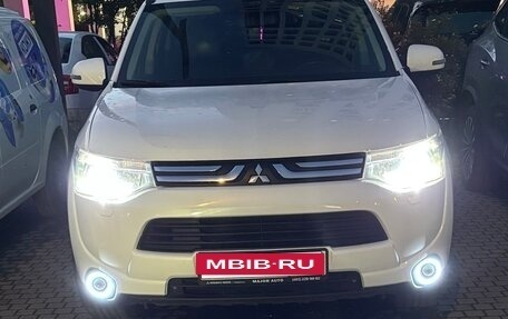 Mitsubishi Outlander III рестайлинг 3, 2012 год, 1 350 000 рублей, 2 фотография