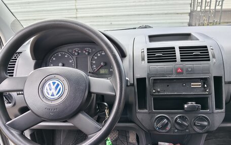 Volkswagen Polo IV рестайлинг, 2002 год, 250 000 рублей, 6 фотография