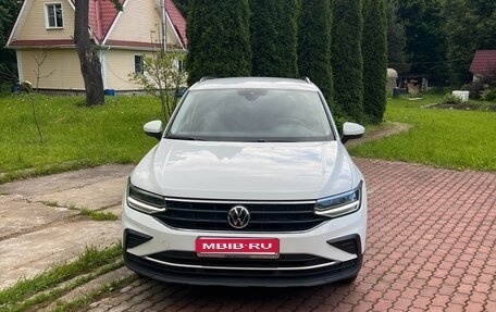 Volkswagen Tiguan II, 2020 год, 2 990 000 рублей, 1 фотография