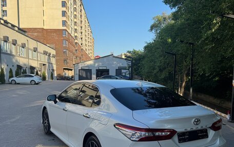 Toyota Camry, 2019 год, 2 600 000 рублей, 3 фотография