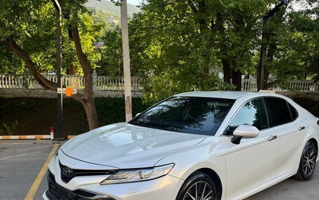 Toyota Camry, 2019 год, 2 600 000 рублей, 2 фотография
