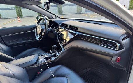 Toyota Camry, 2019 год, 2 600 000 рублей, 10 фотография