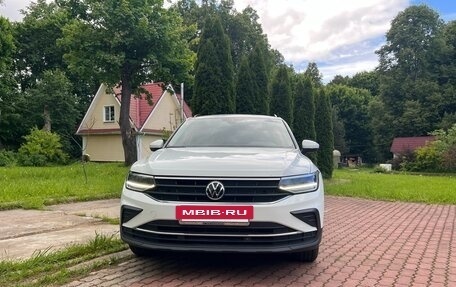 Volkswagen Tiguan II, 2020 год, 2 990 000 рублей, 2 фотография