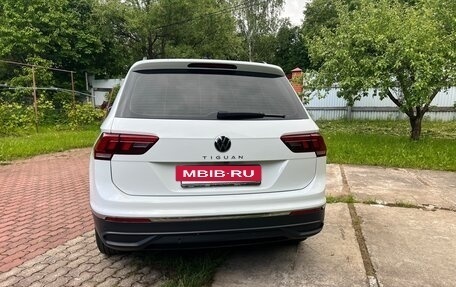 Volkswagen Tiguan II, 2020 год, 2 990 000 рублей, 6 фотография